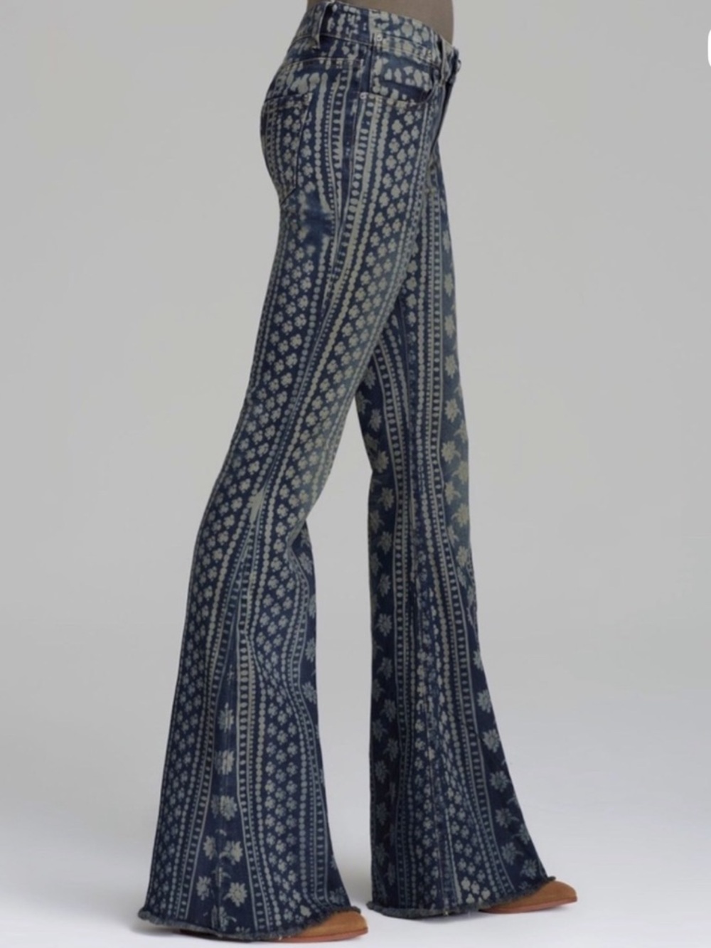 Free People Mantra Bali Print Indigo Flare Jeans 26 - Picture 2 of 12